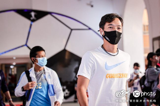 关于琼斯他比之前的几个月的表现都要好，在比赛中他提高了自己推进的能力，这真的很重要。